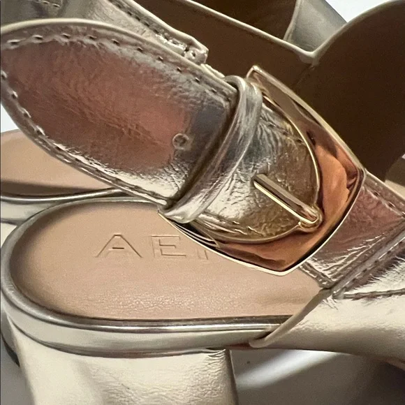 Aerosoles Camilia Gold Metallic Straps Buckle Platform Sandals Size 7 NWOB - Picture 9 of 9